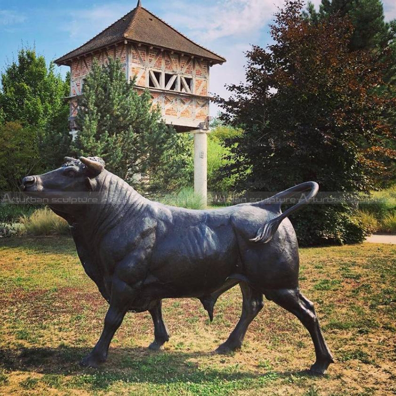 highland cow garden sculpture