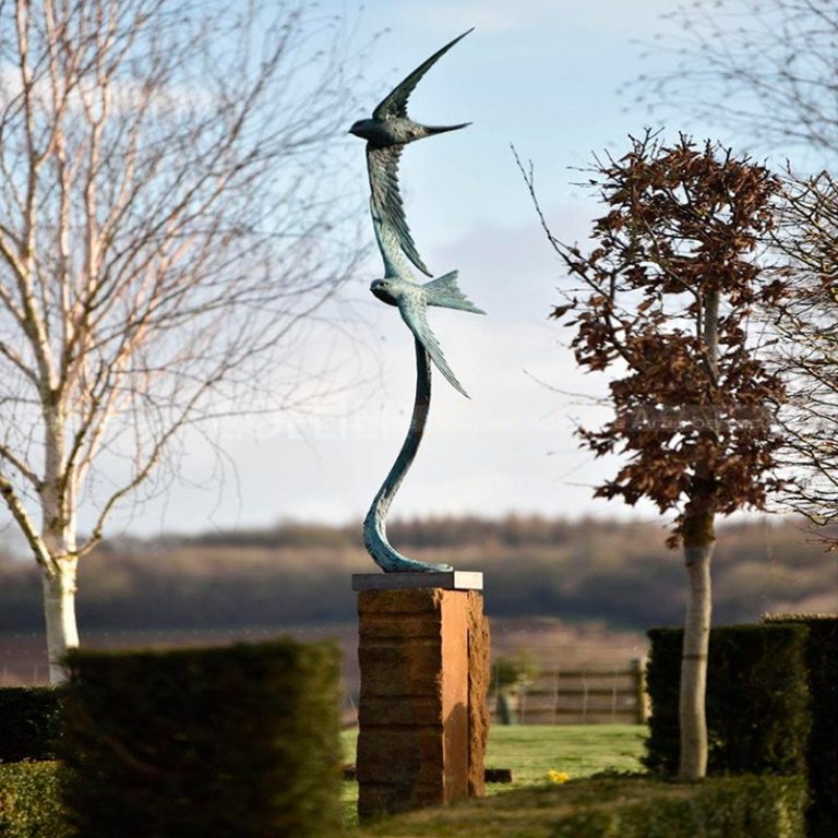 sculpture de jardin hirondelle