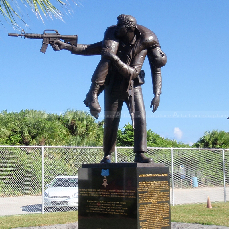 war memorial sculpture