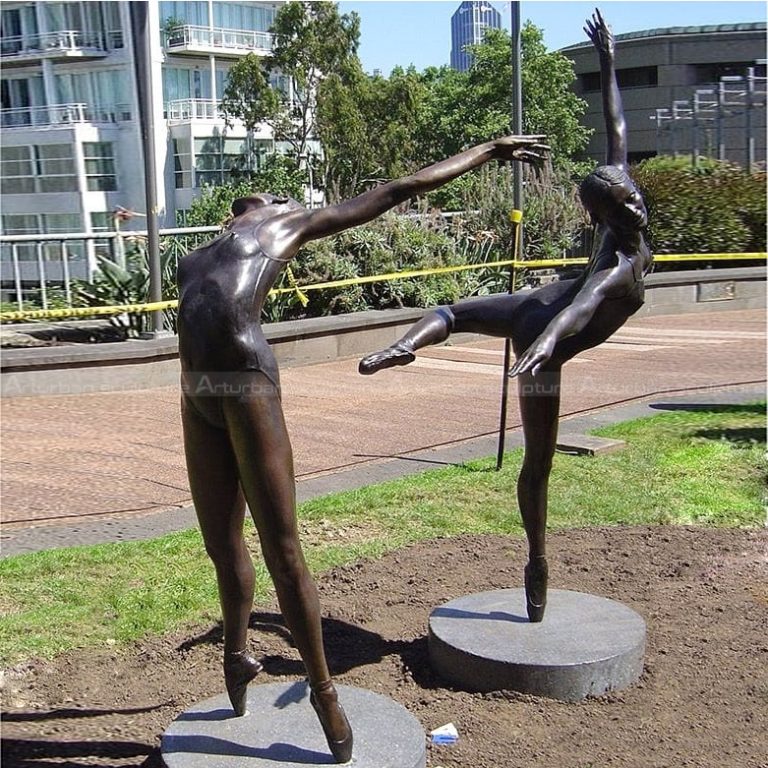 statua di signora danzante