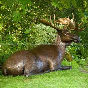 moose lawn statue