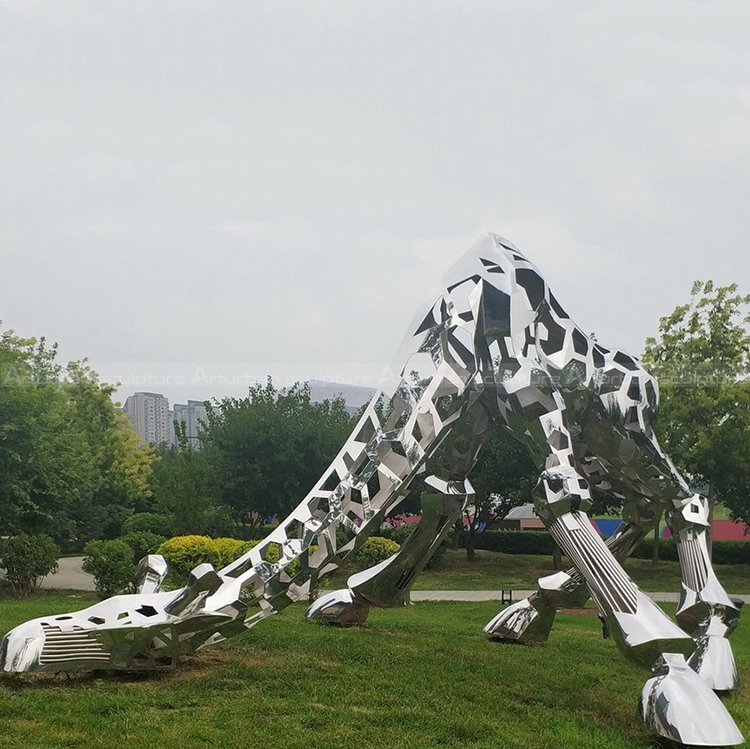 abstract giraffe sculpture 