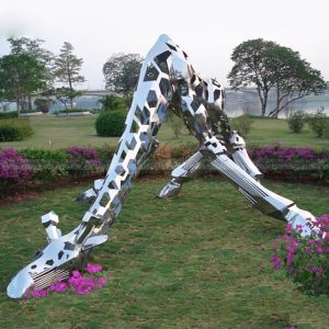 abstract giraffe sculpture