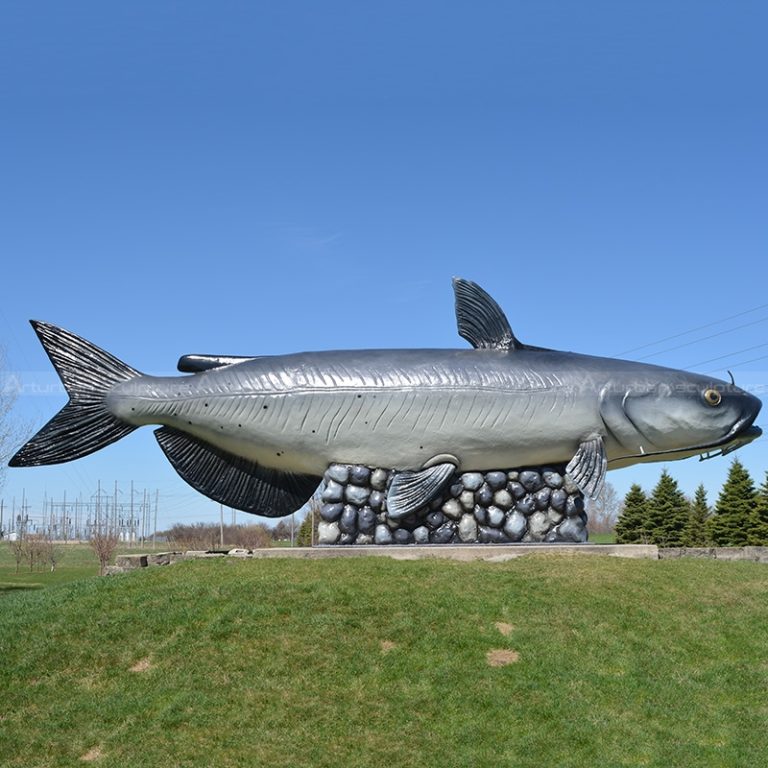sculpture de poisson-chat