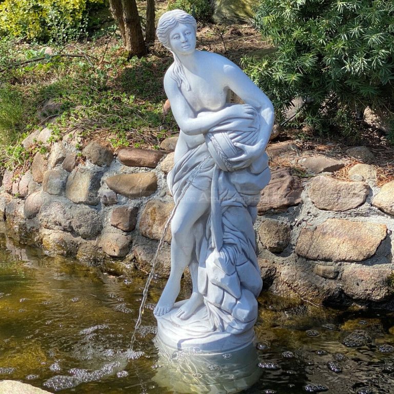 caratteristica d'acqua statua donna