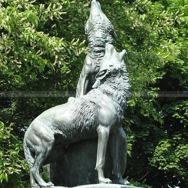 howling wolf garden statue