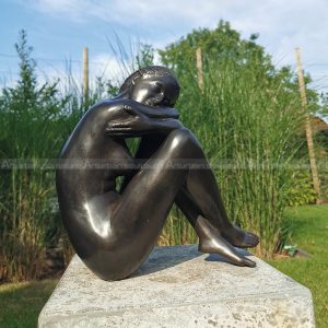 nude sculpture woman