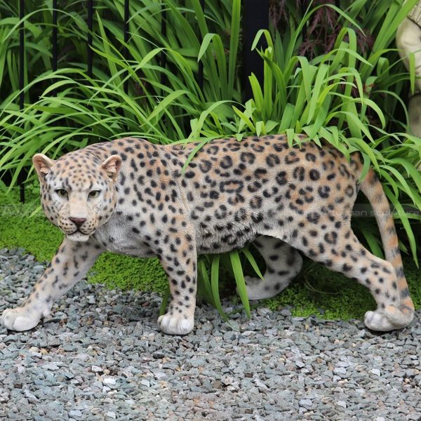 leopard garden statue