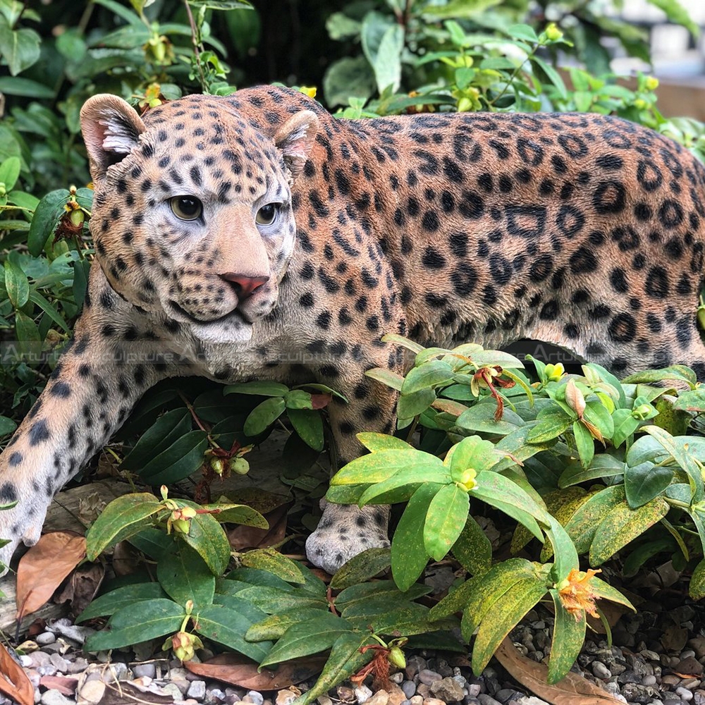 leopard garden statue