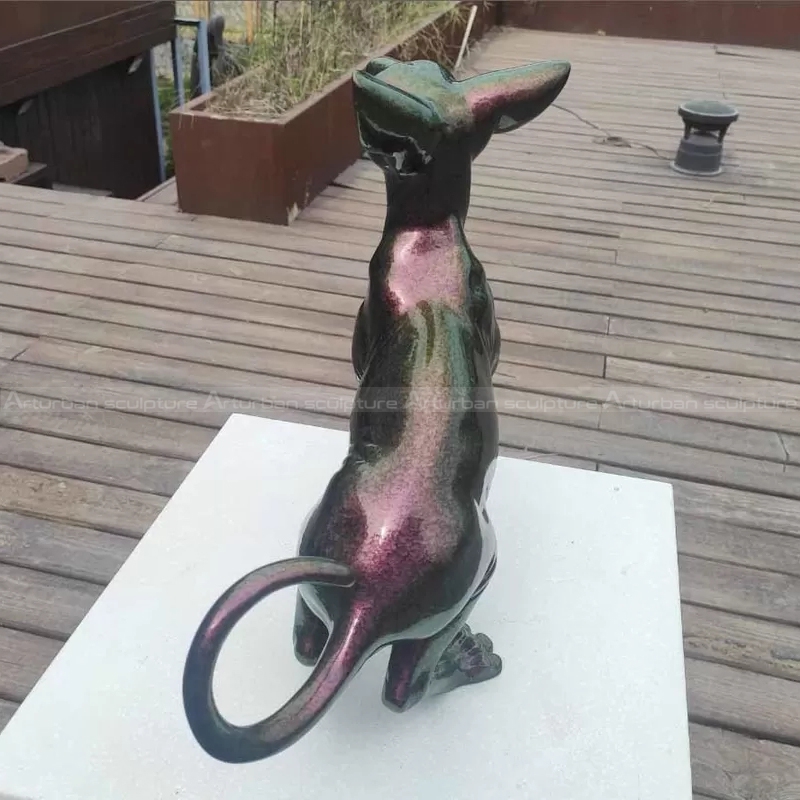 sphynx cat statue