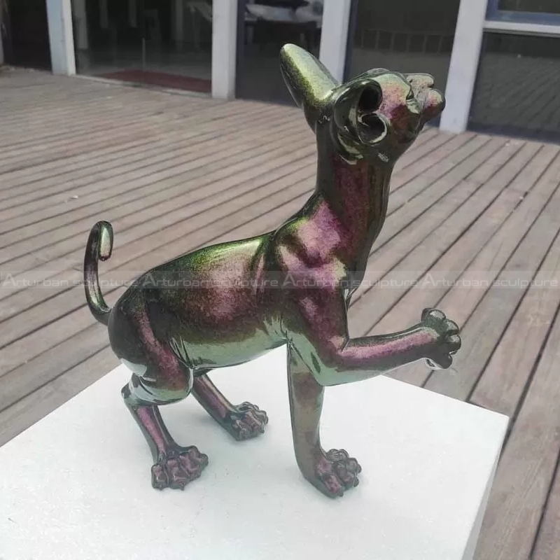 sphynx cat statue