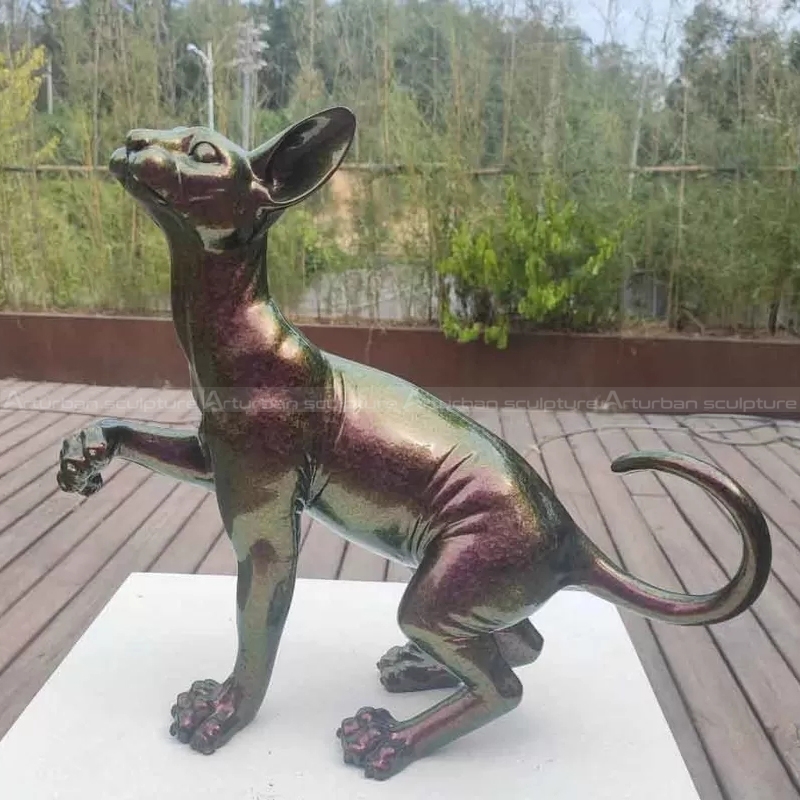 sphynx cat statue