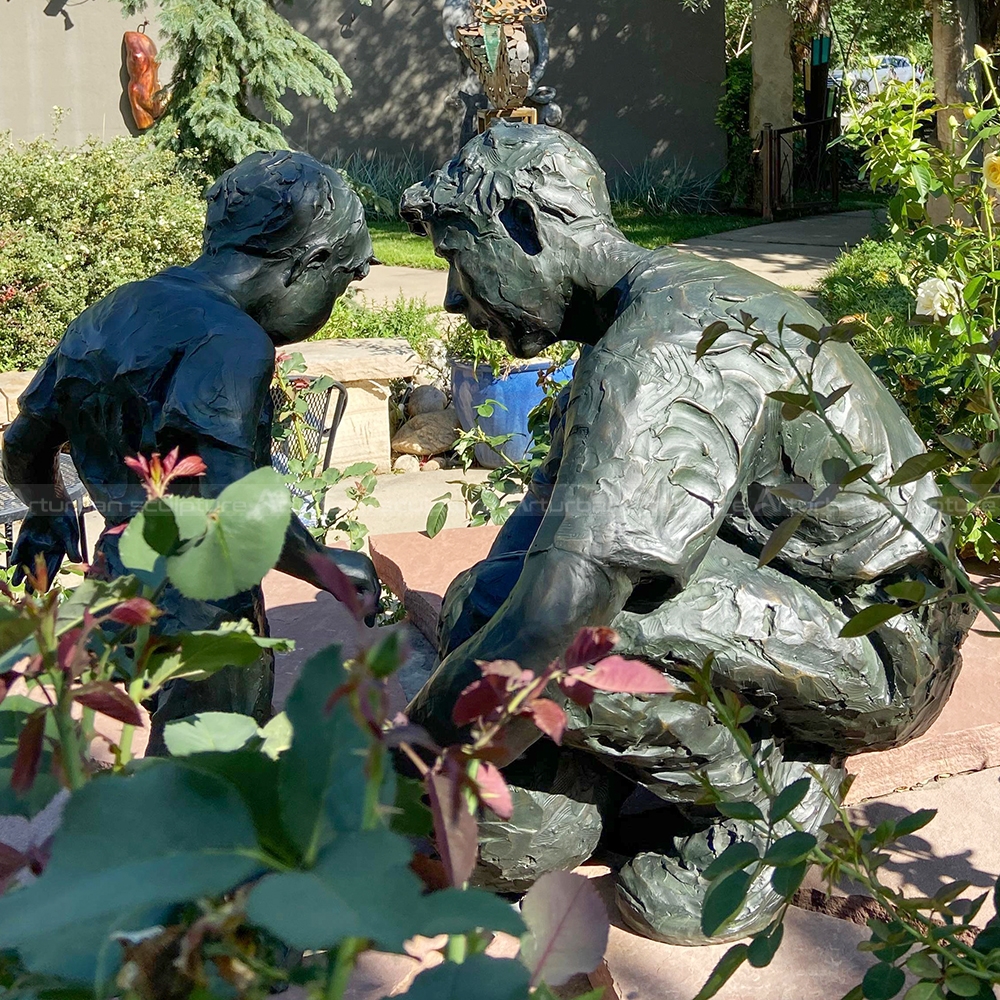 father and child sculpture