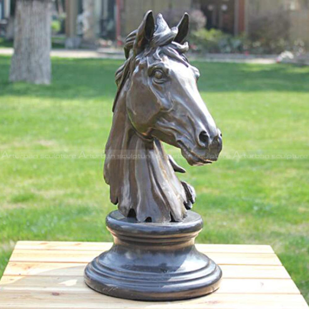 Metall-Pferdekopf-Skulptur