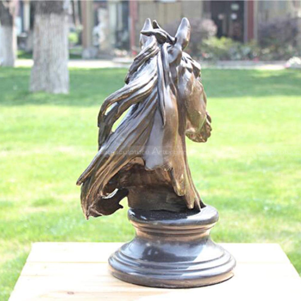 Metall-Pferdekopf-Skulptur
