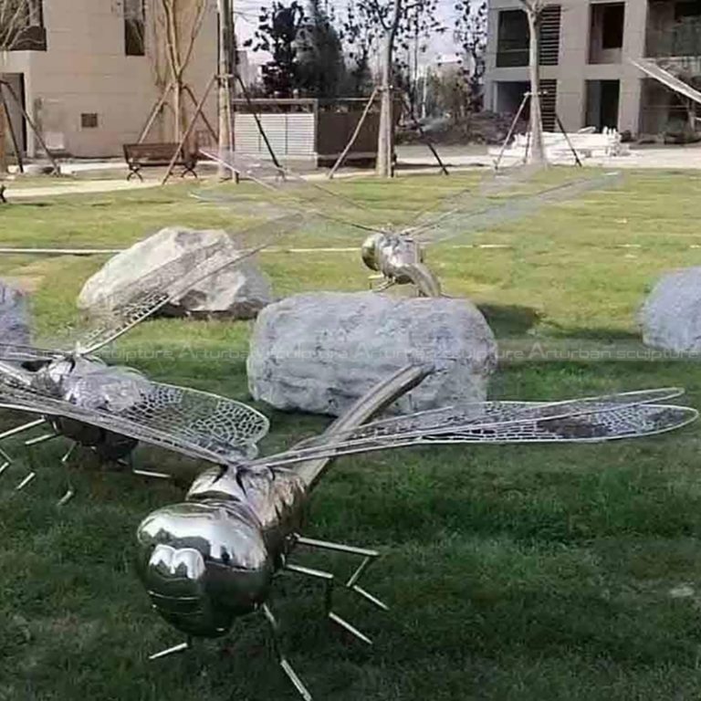 Statue de libellule pour jardin