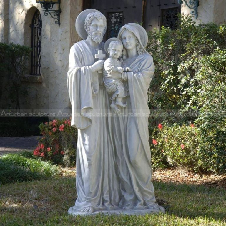 statue de Jésus, Marie et Joseph