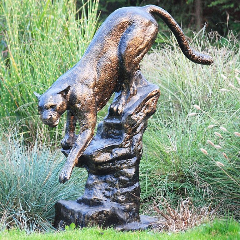 escultura de puma en bronce