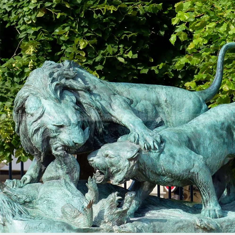 lion sculpture outdoor