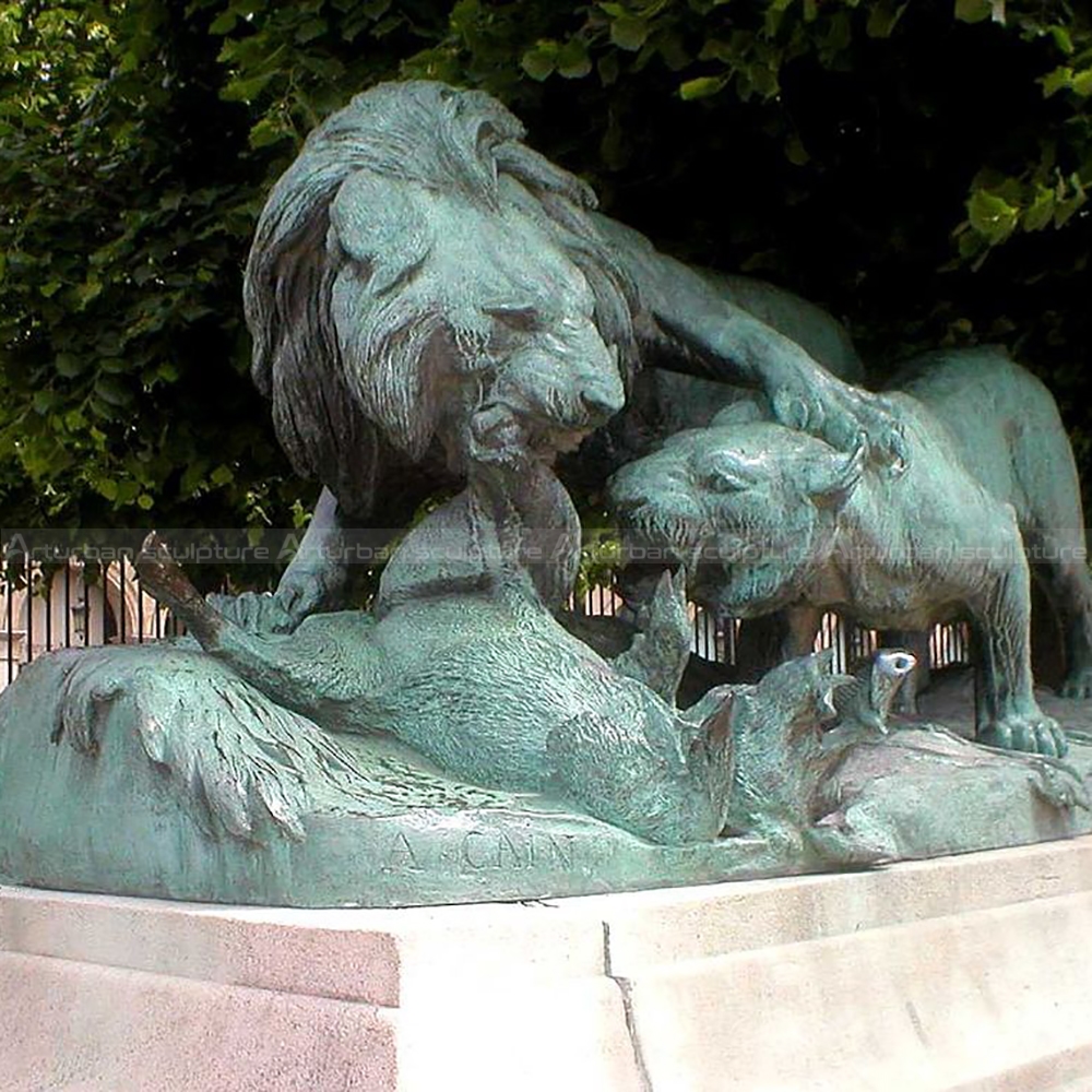 lion sculpture outdoor