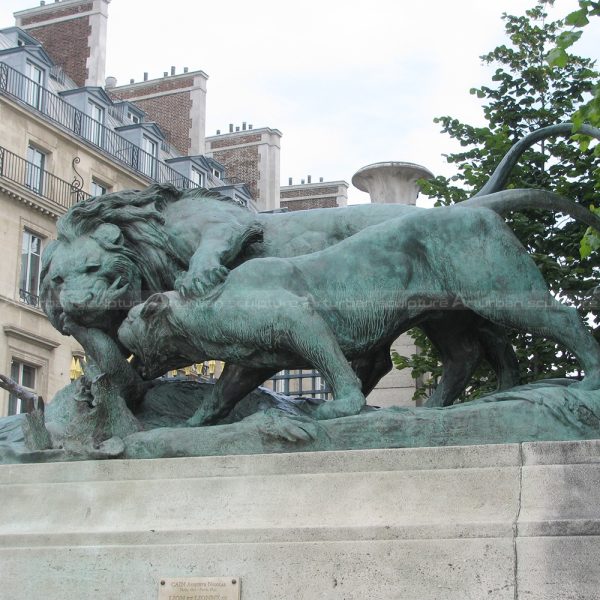 lion sculpture outdoor