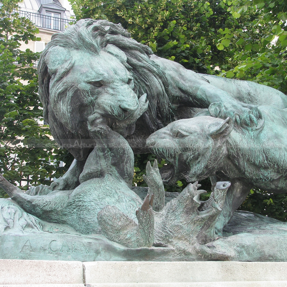 lion sculpture outdoor