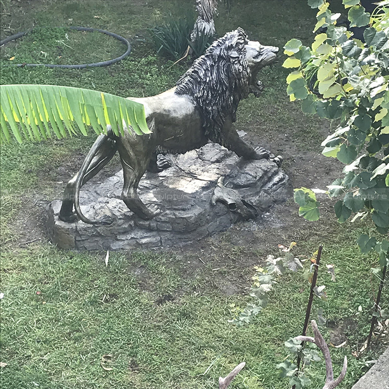 large lion statue outdoor