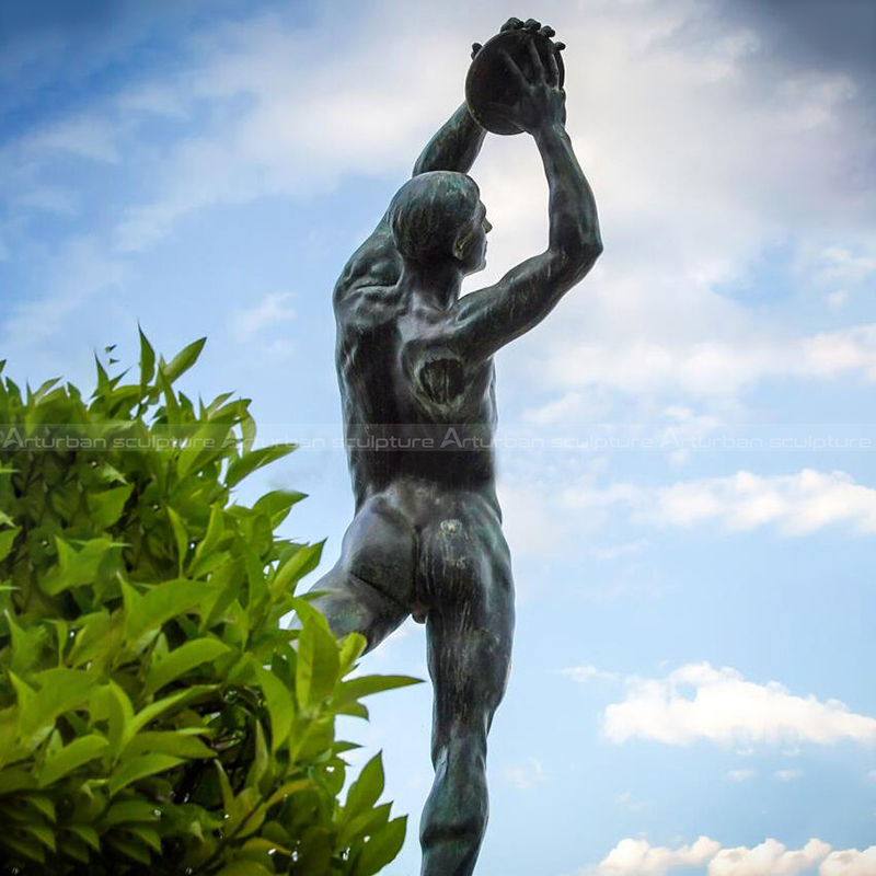 statue of the discus thrower