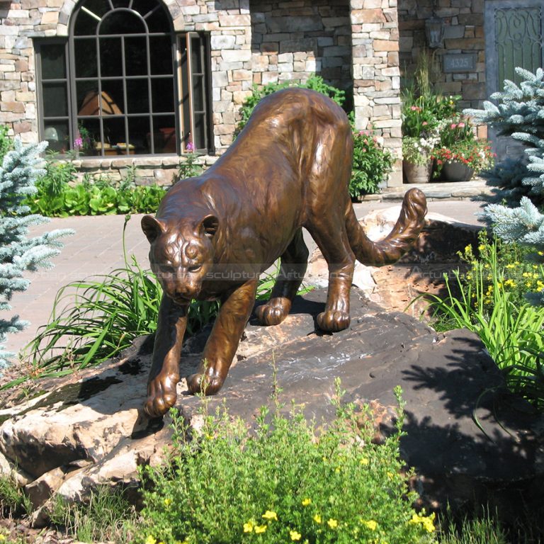 تمثال الفهد العتيق