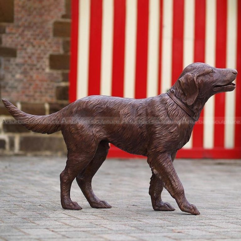 escultura de bronce de golden retriever