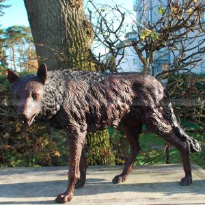 wolf bronze sculpture