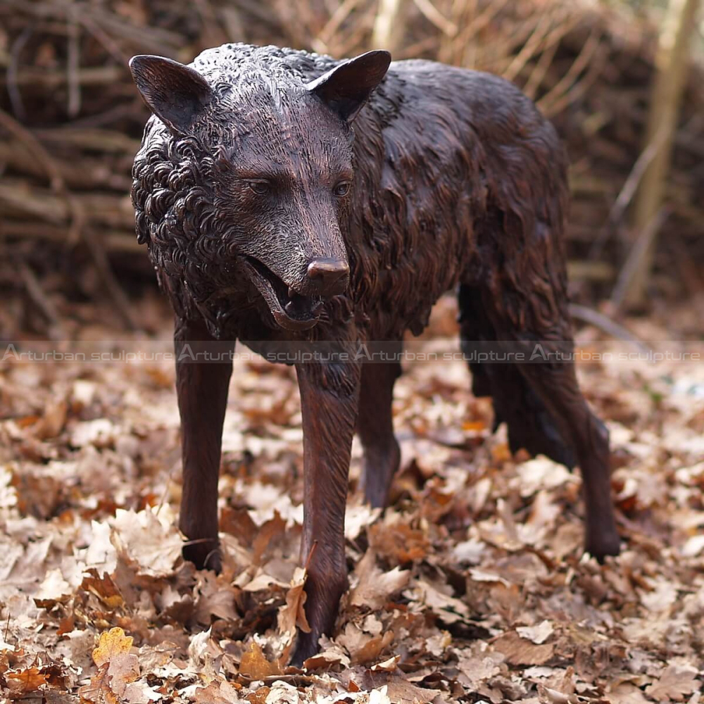 wolf bronze sculpture