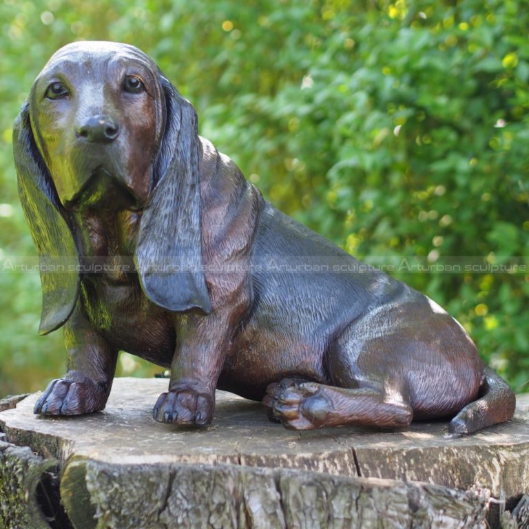 estatua de basset hound a tamaño real