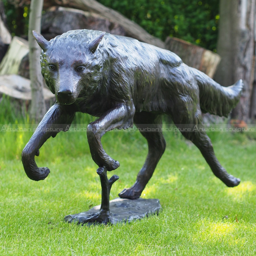 large outdoor wolf statue