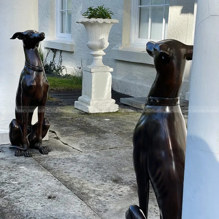 escultura de bronce de galgo