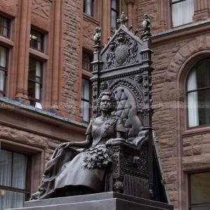 queen elizabeth ii sculpture