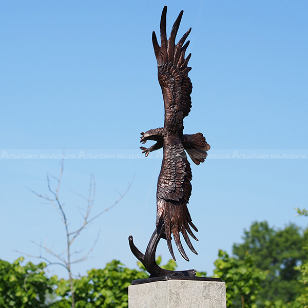 bronze eagle statue outdoor