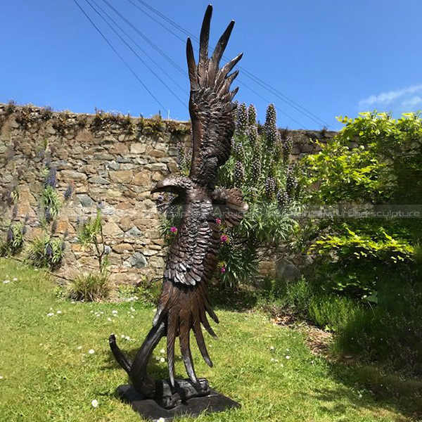 bronze eagle statue outdoor