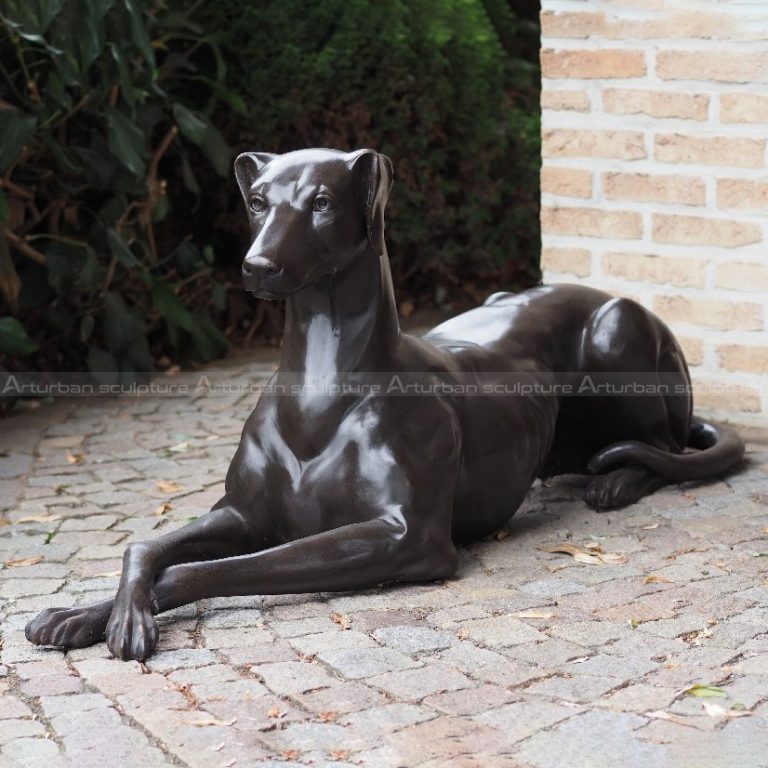 Estatuas de galgo acostado