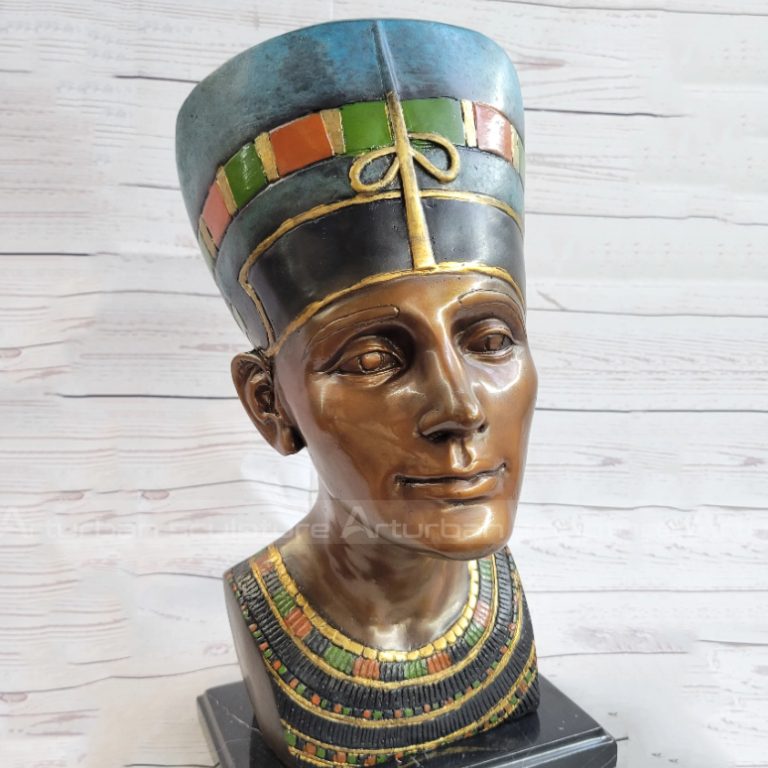 busto de la reina egipcia Nefertiti