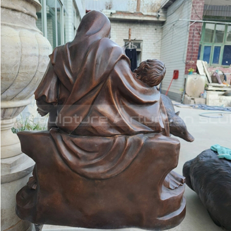 mary holding dead jesus sculpture