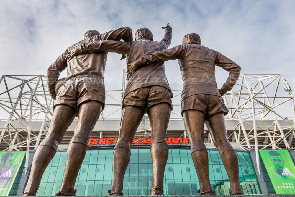 famous football statues