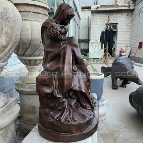 mary holding dead jesus sculpture