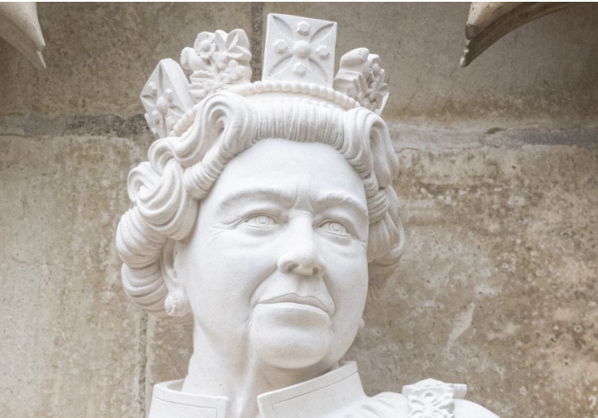 Elizabeth II Sculpture In a niche in York Minster