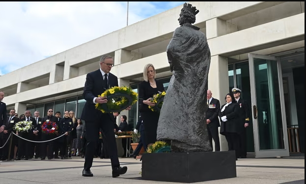 Elizabeth II Sculpture on the first floor tract of the Australian Parliament Buildings