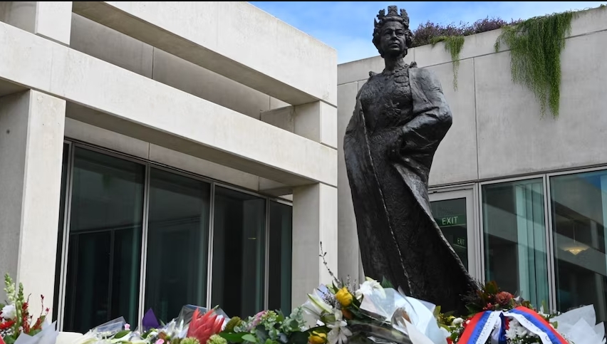 Elizabeth II Sculpture on the first floor tract of the Australian Parliament Buildings