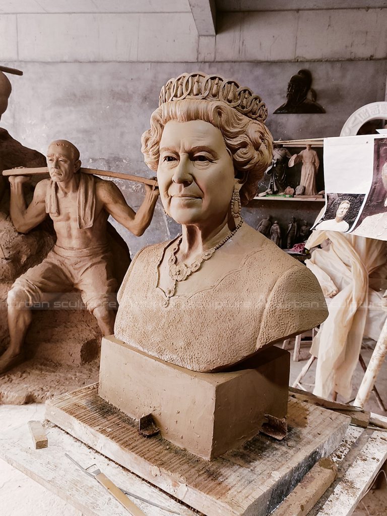 Where to buy a Elizabeth II sculpture