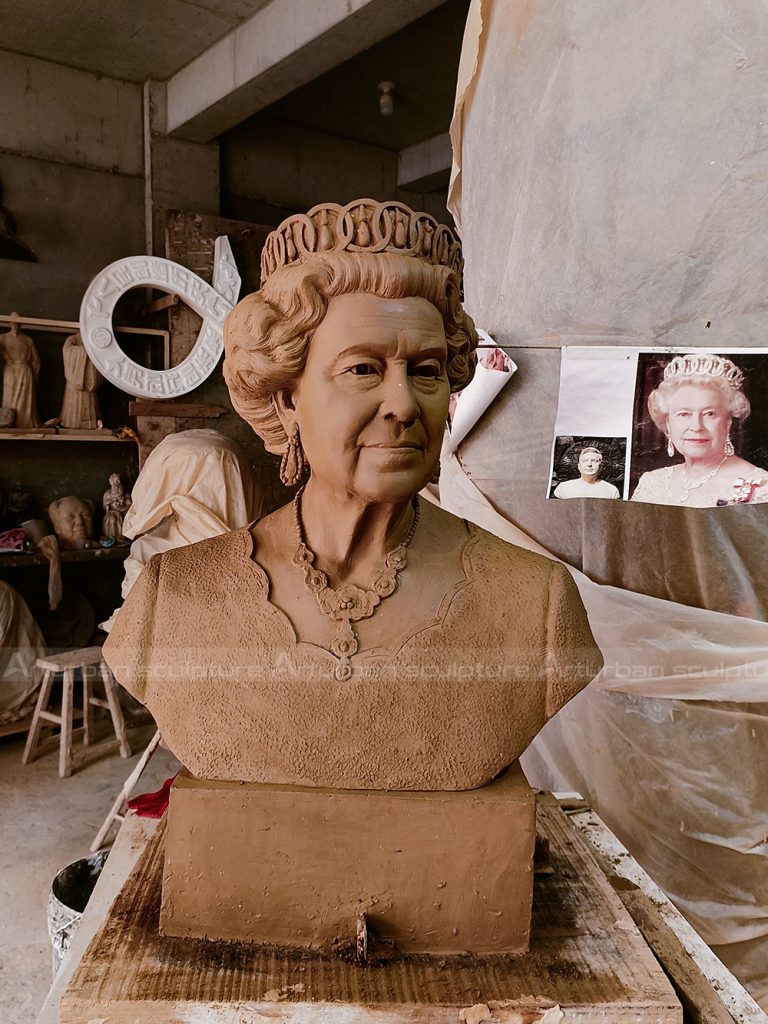 Where to buy a Elizabeth II sculpture