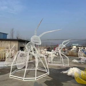 ant wire sculpture