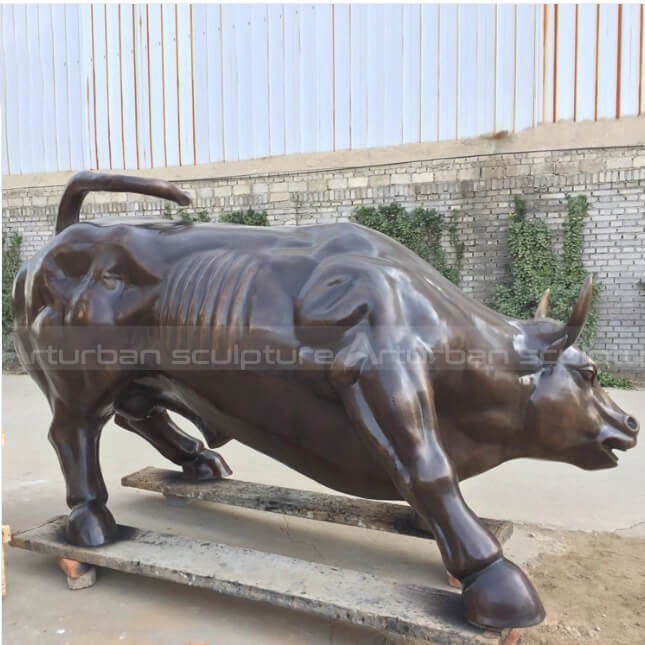 wall street bull statue replica